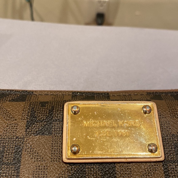 Michael Kors brown patterned wallet - Picture 2 of 6